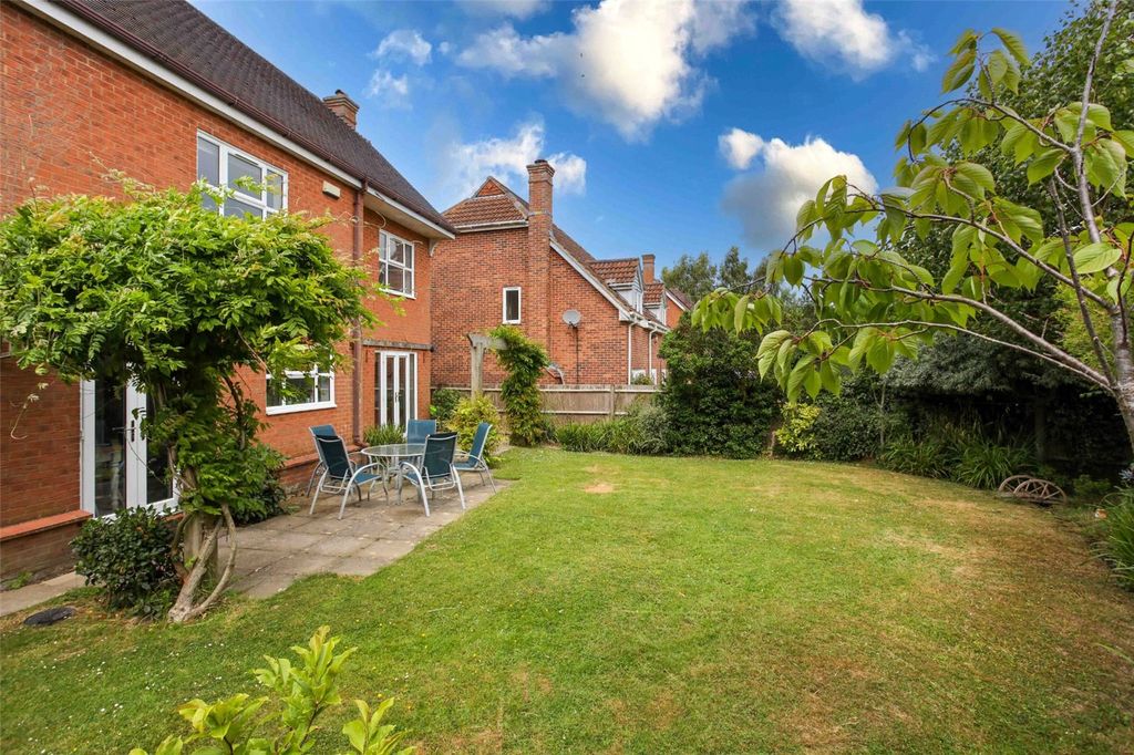 Property photo 3 of 17 Garden