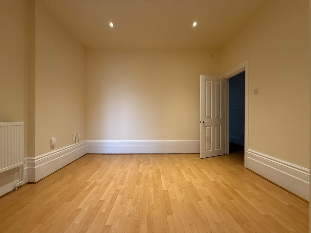 Property photo 3 of 11 Picture No. 20