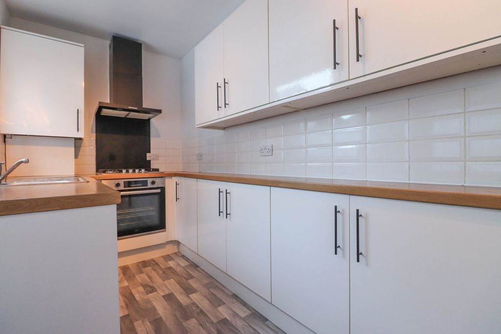 Property photo 2 of 18 Kitchen