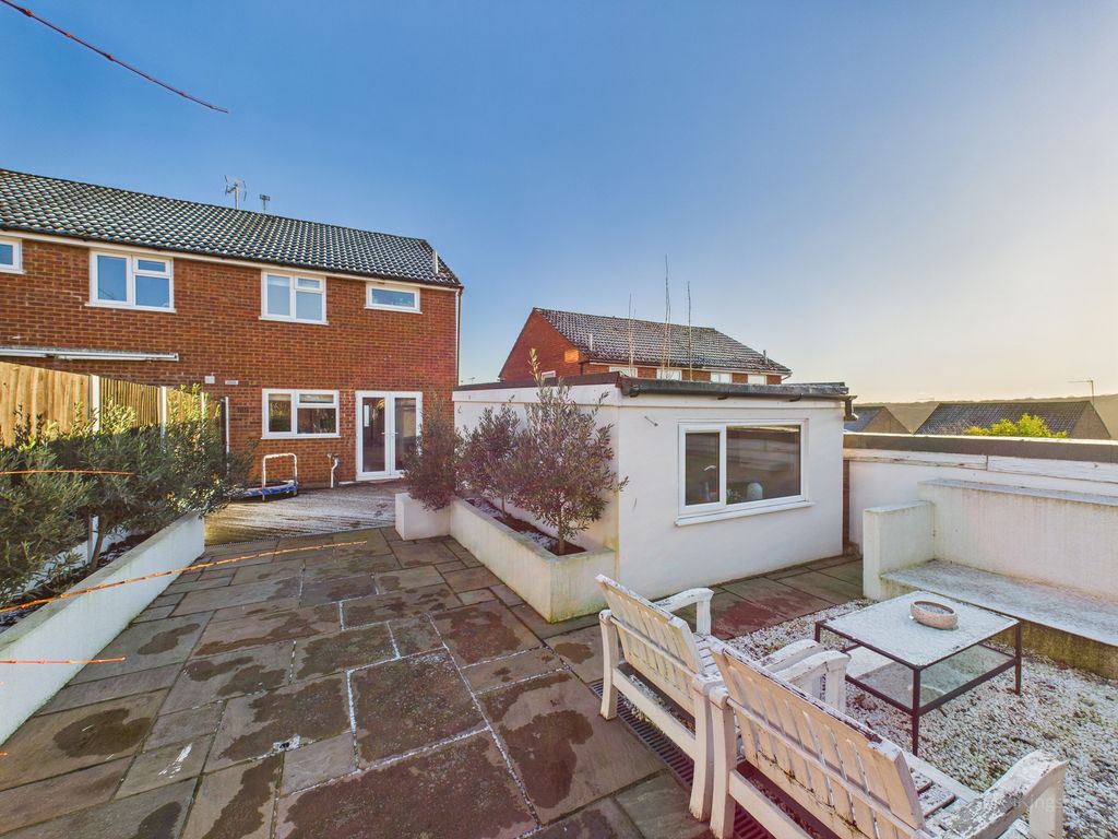 Property photo 2 of 11 Rear