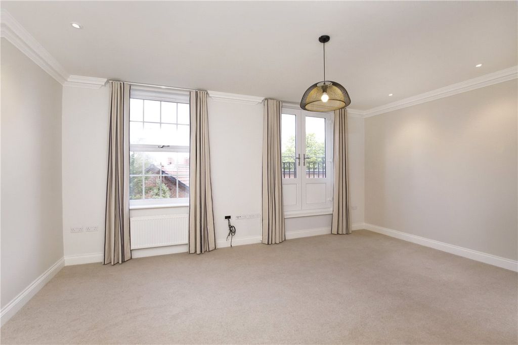 Property photo 3 of 19 Picture No. 30