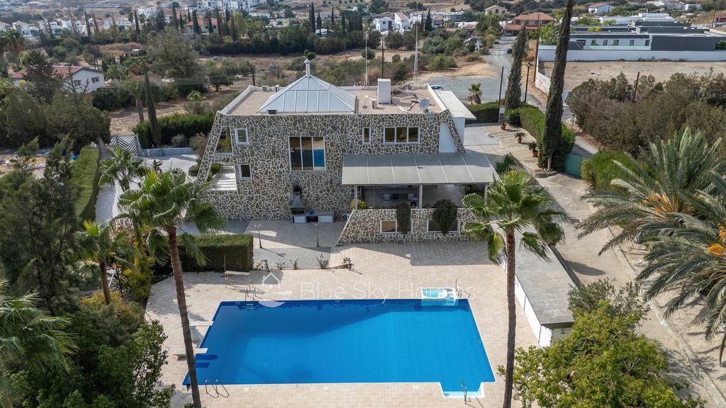 Property photo 1 of 16