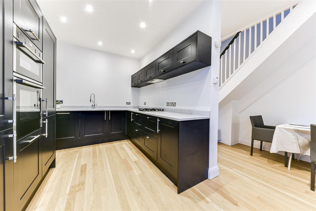 Property photo 1 of 12 B, 67 Blomfield Road-17.Jpg