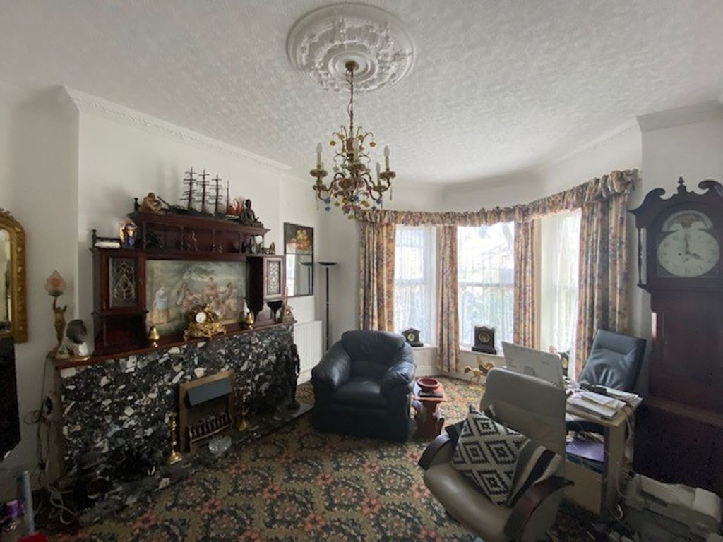 Property photo 3 of 12