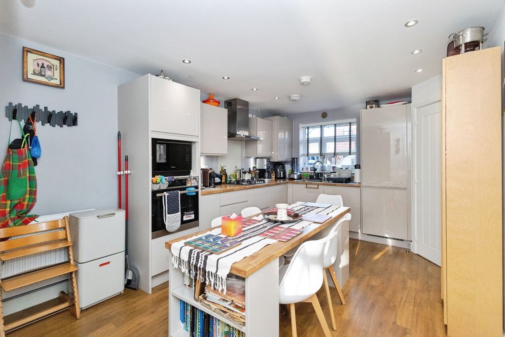 Property photo 3 of 26 Kitchen