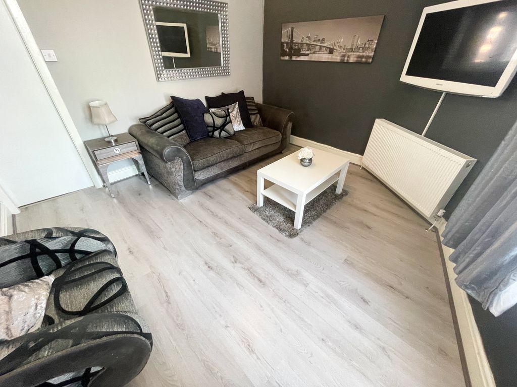 Property photo 2 of 9 File_009