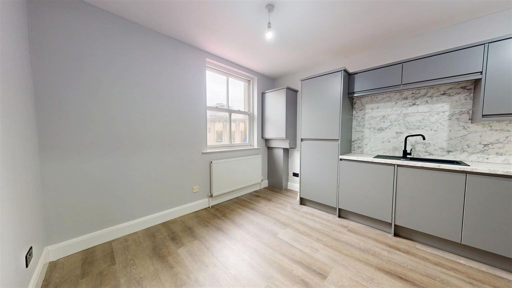 Property photo 2 of 6 Flat-5-Crossley-Street-04152025_155523.Jpg