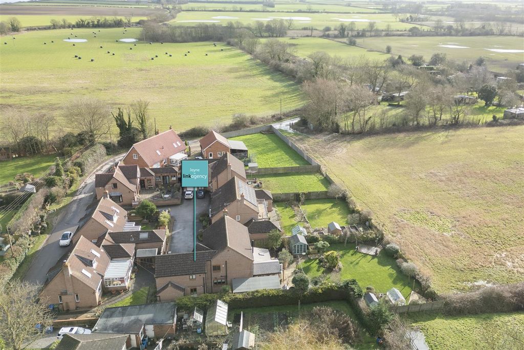 Property photo 2 of 65 Shepardsfold010.Jpeg