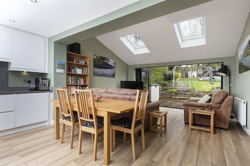 Property photo 3 of 37