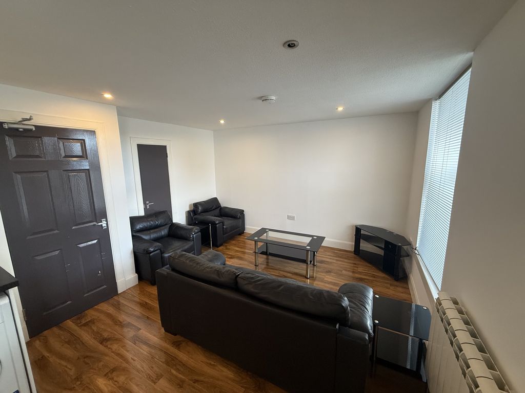 Property photo 3 of 10 Sitting Area