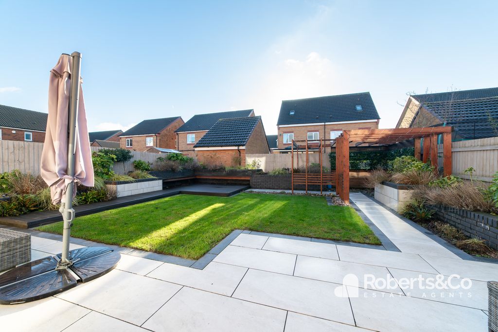 Property photo 2 of 19 Garden