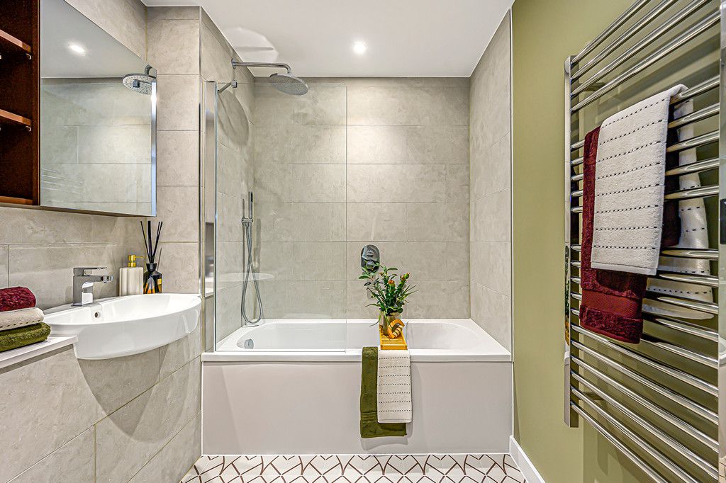 Property photo 2 of 12 Show Apartment Bathroom 