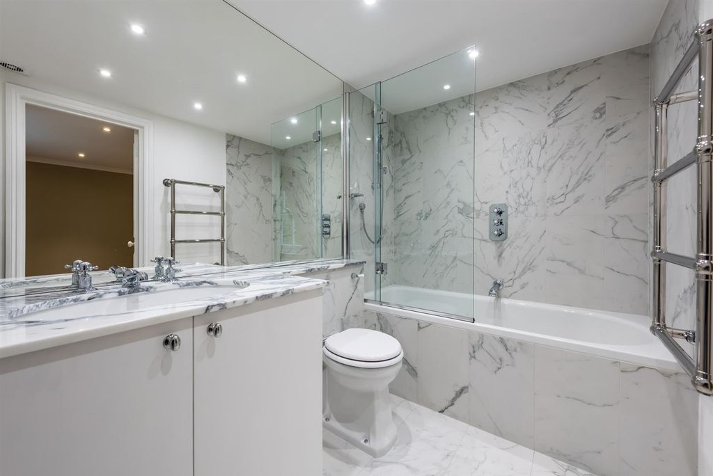 Property photo 2 of 13 Gledhow Gardens 5d-1-2. Low Res.Jpg