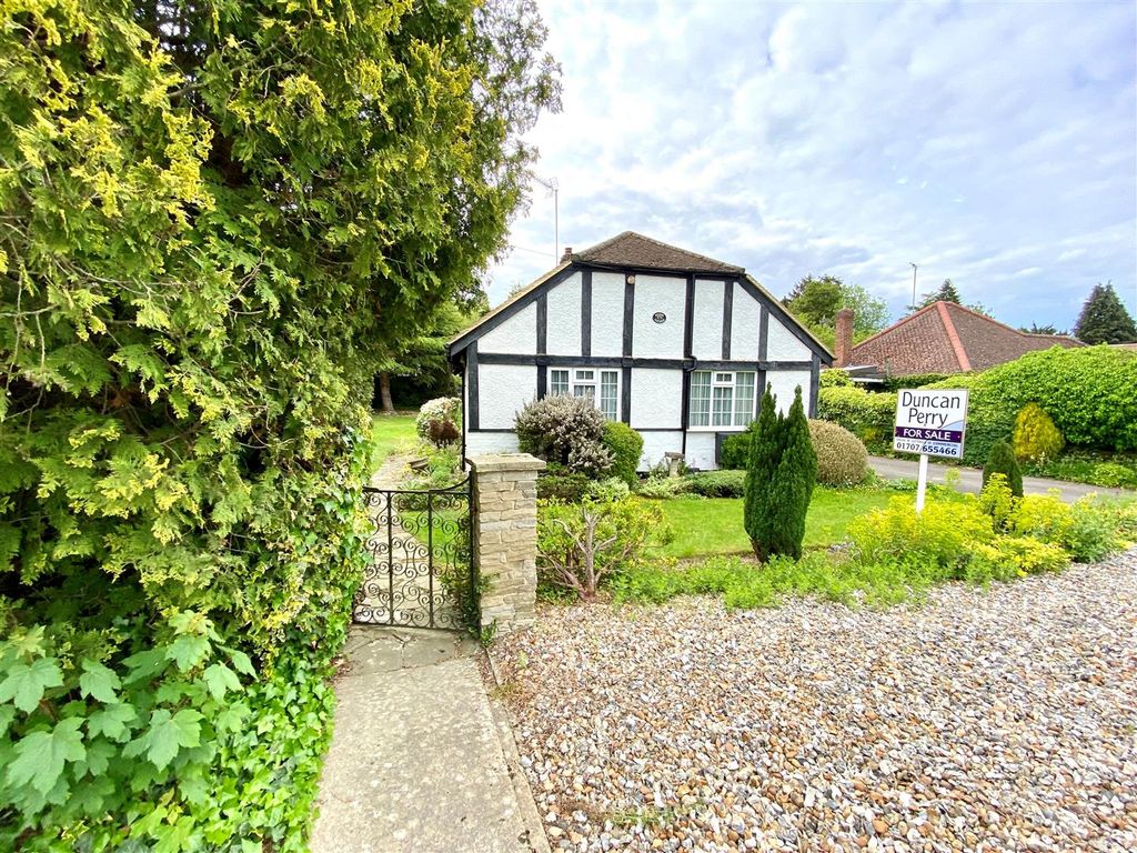 Property photo 1 of 13 82 Warrengate Fr 2.Jpg