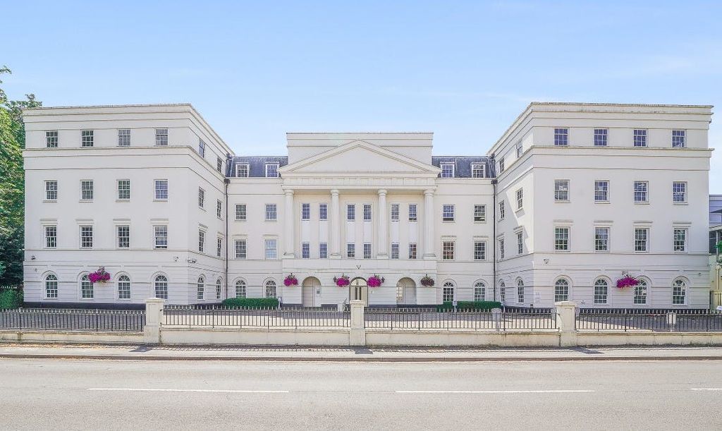 Property photo 1 of 14 Victoria Court Front.Jpg