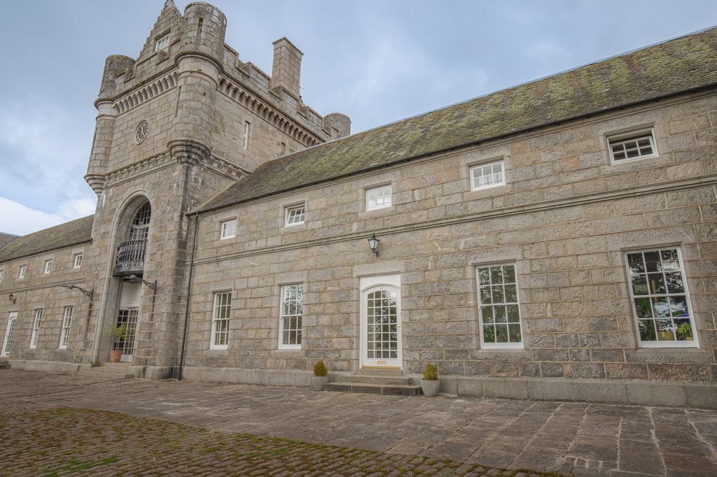 Property photo 2 of 23