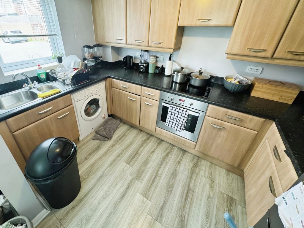 Property photo 3 of 7 Kitchen