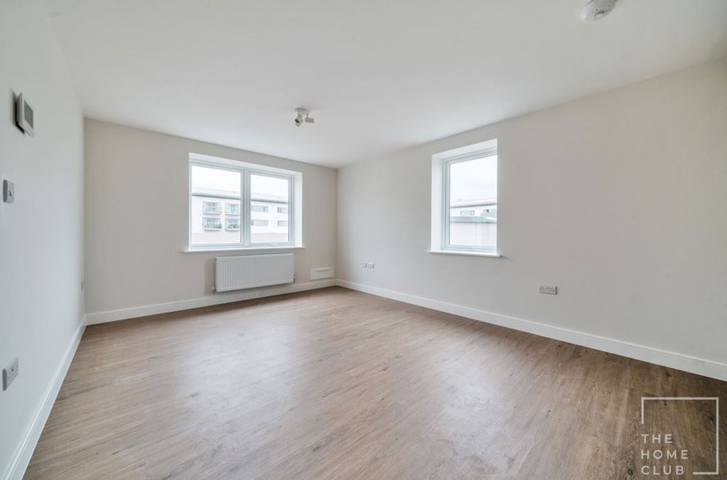 Property photo 2 of 15 1153828B-4494-40c0-B2F1-8Df7c1E01148