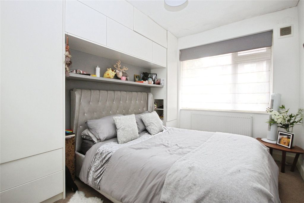 Property photo 3 of 10 Bedroom
