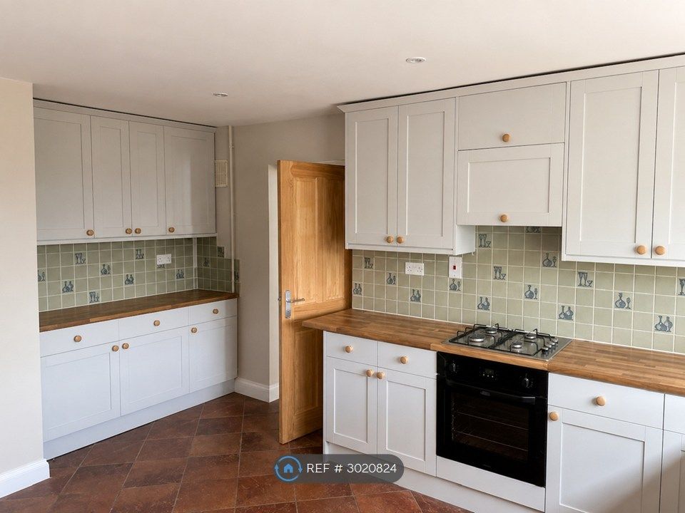 Property photo 2 of 19 Kitchen