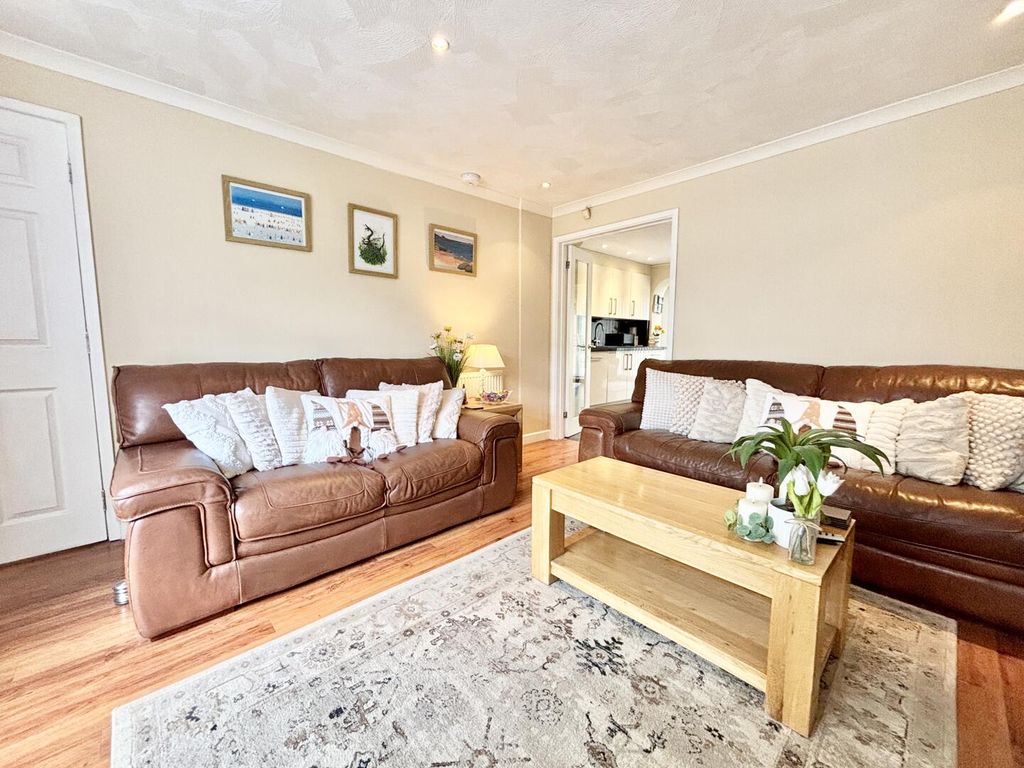 Property photo 3 of 30 Living Room