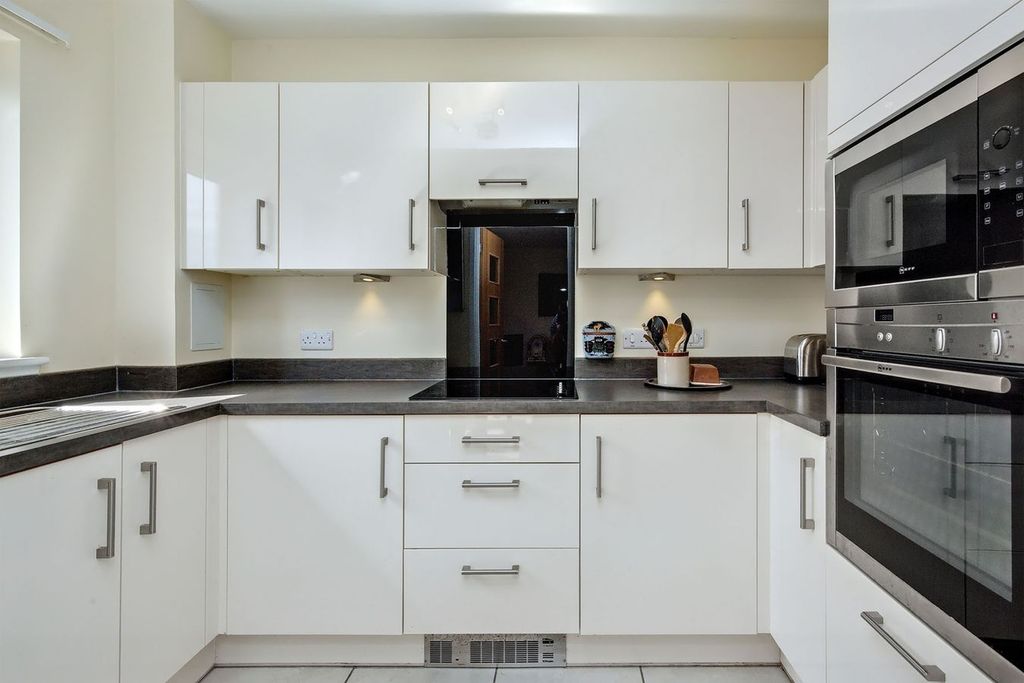 2 bed flat for saleIsla Road, Perth PH2 photo 5