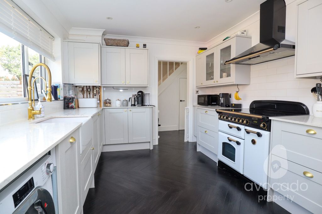 Property photo 2 of 16 4983767
