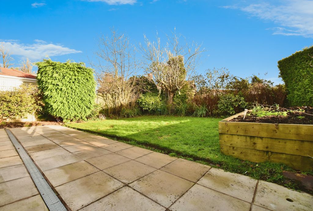 Property photo 1 of 20 Outside