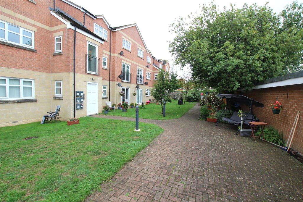 Property photo 2 of 8 External.Jpg