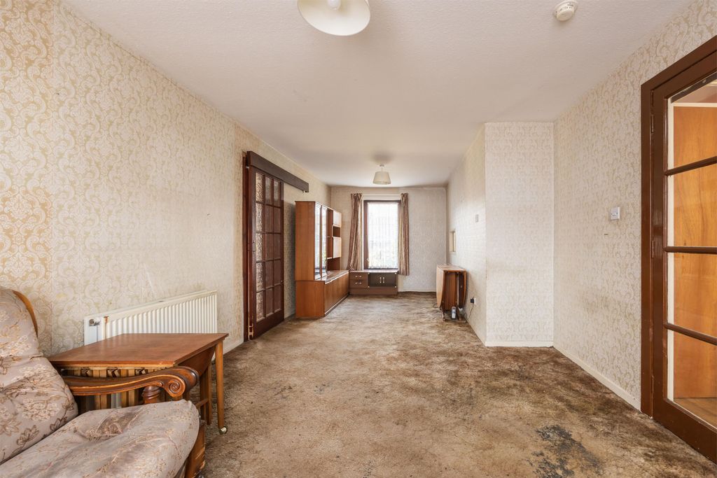 Property photo 3 of 28