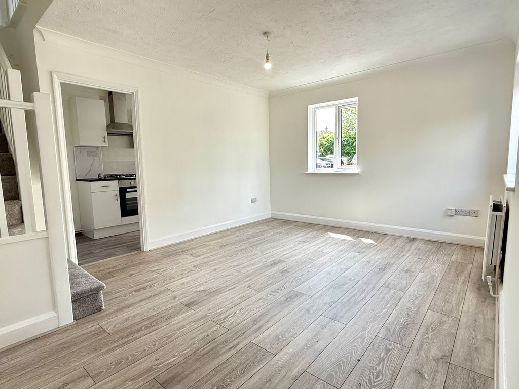 Property photo 3 of 9 Lounge