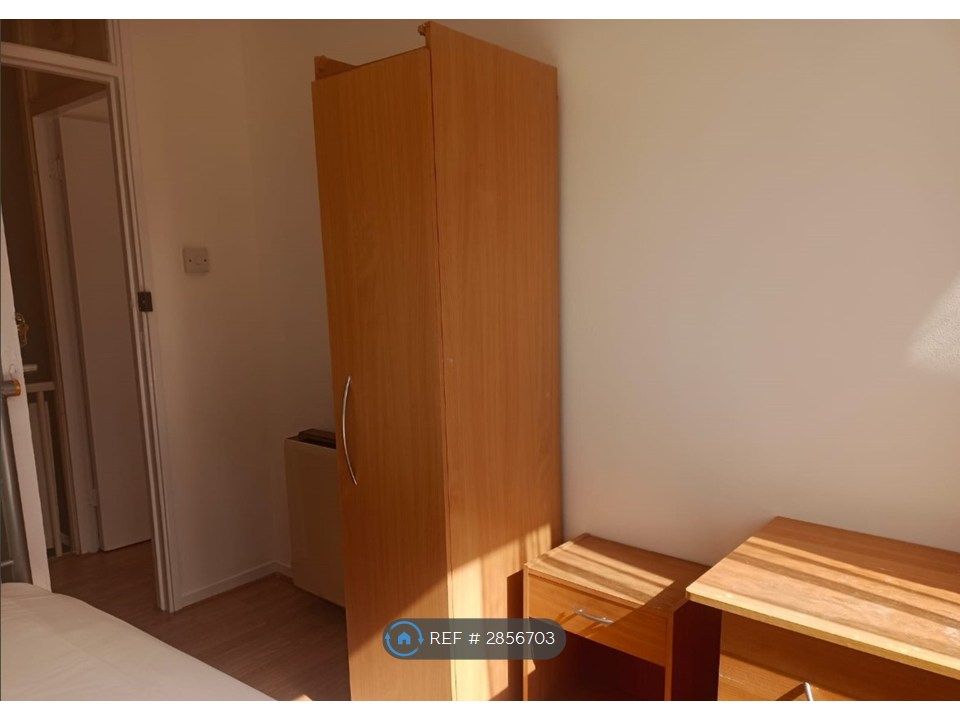 Property photo 2 of 10 Single Bedroom