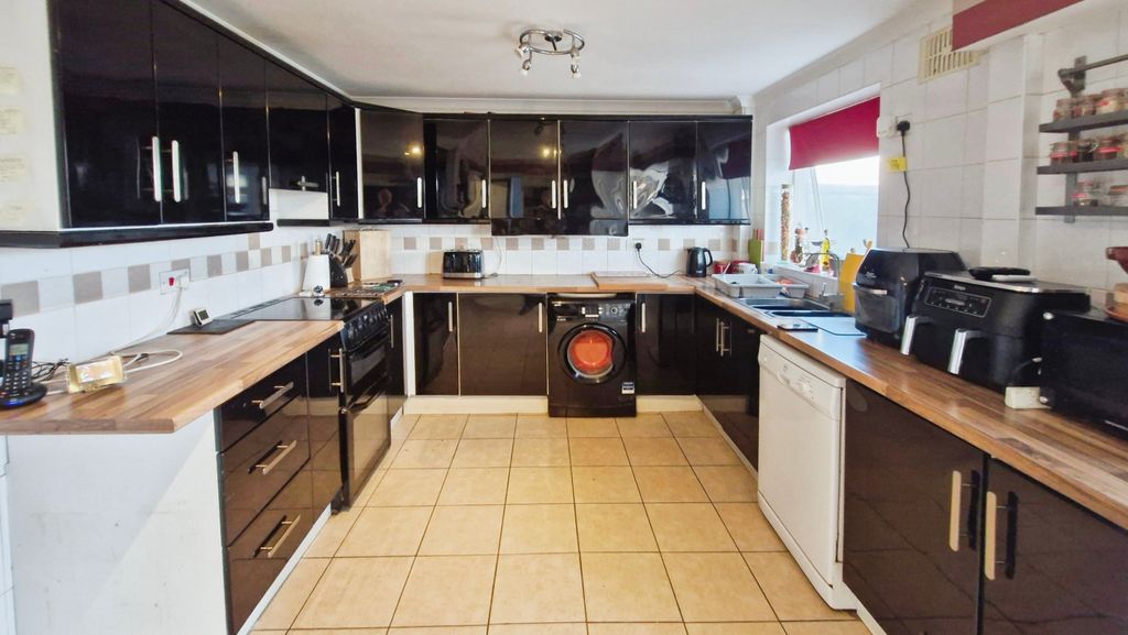 Property photo 2 of 20 774d8532-20250206_144042