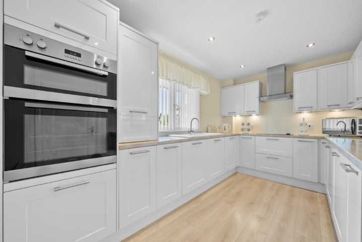 Property photo 3 of 27