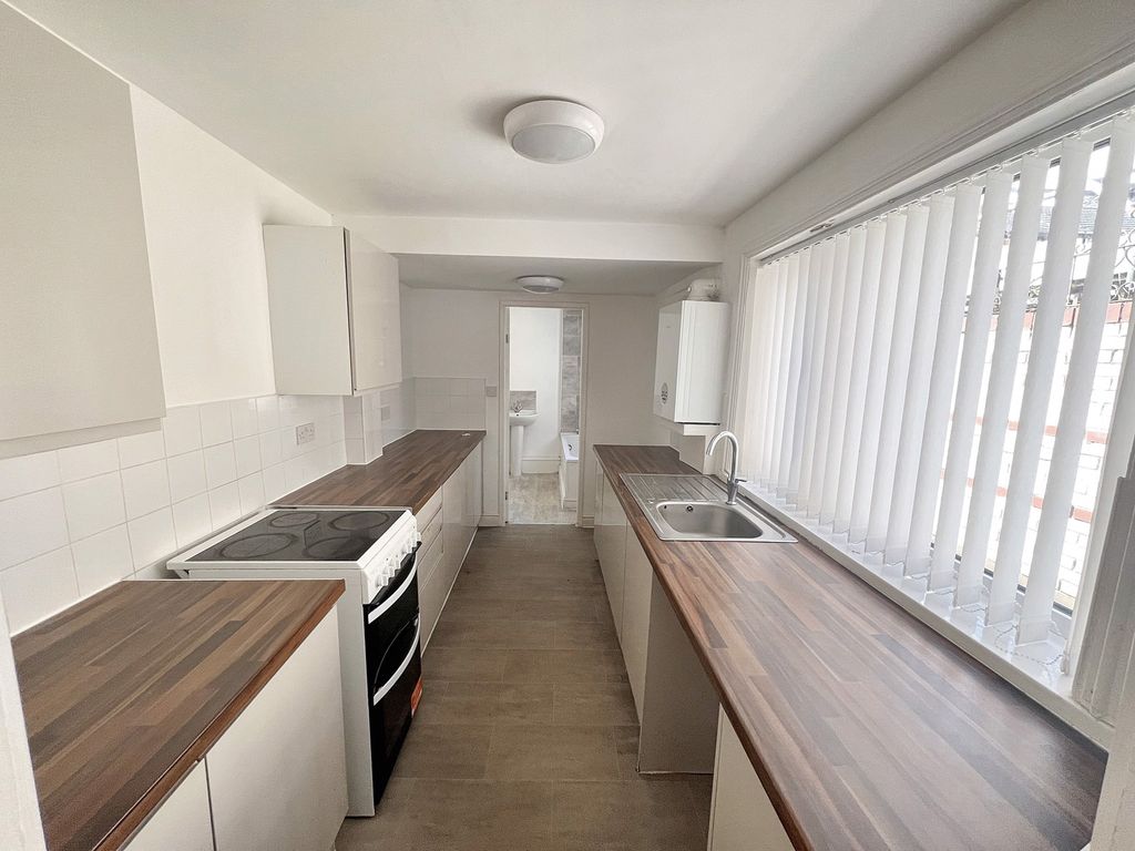 Property photo 2 of 10 Kitchen
