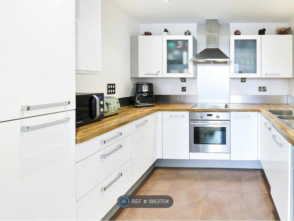 Property photo 3 of 7 Kitchen