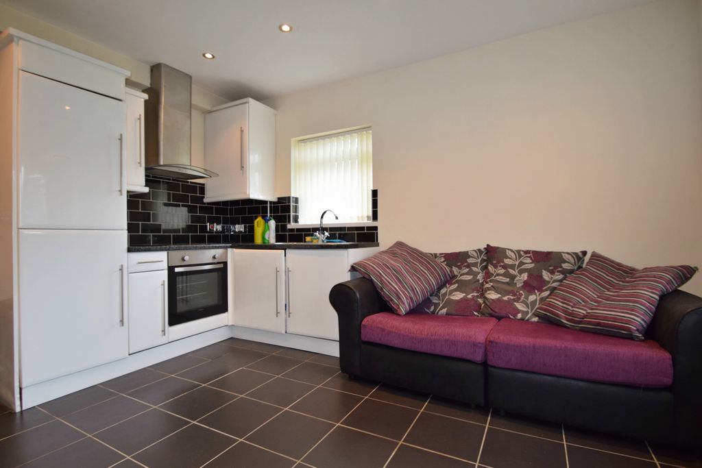 Property photo 1 of 6 Photo 2