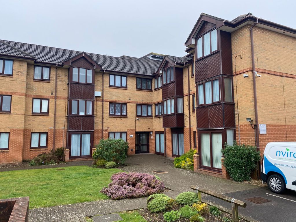 Property photo 1 of 5 1 Bed Flat To Rent St. Clements Court, Bournemouth Bh1