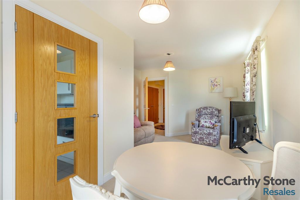 Property photo 3 of 29 8694595-Interior11.Jpg