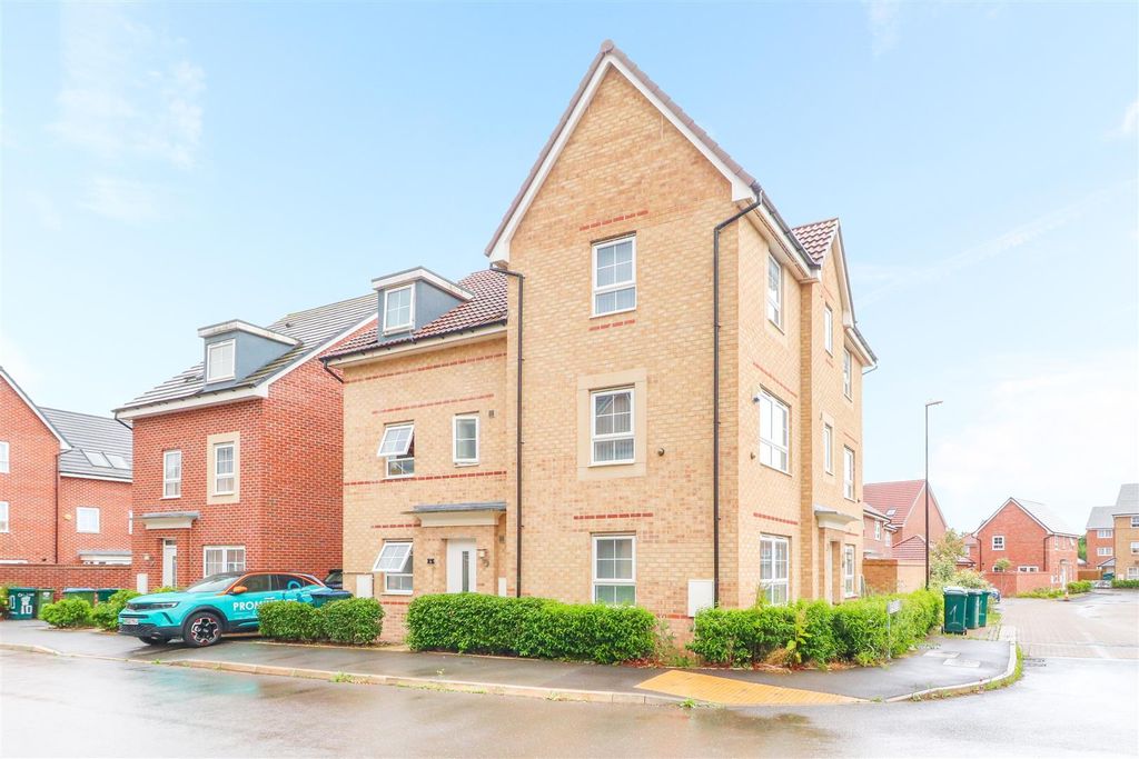 Property photo 1 of 26 6 Brambling Avenue-32 Copy.Jpg