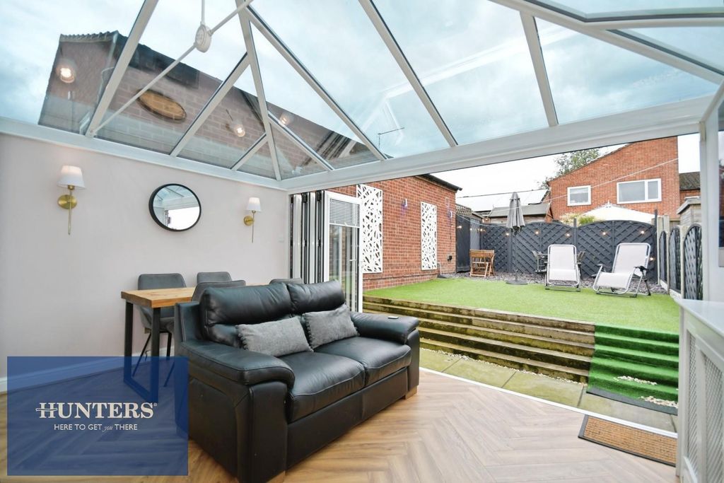 Property photo 3 of 20 Conservatory.Jpg