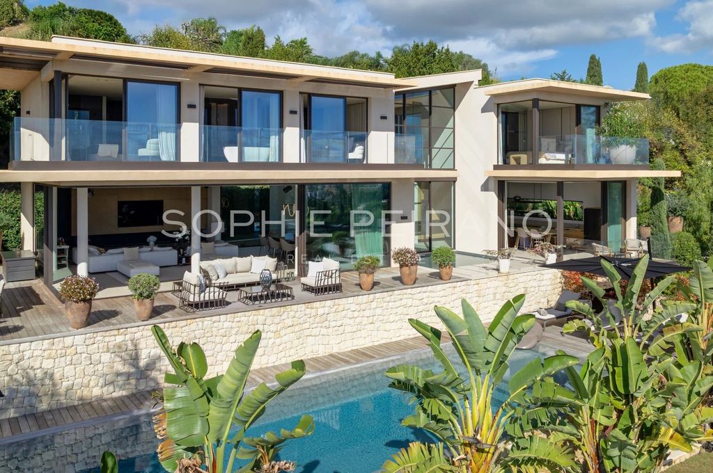 Property photo 1 of 18 Contemporary Architect-Designed Villa With Panoramic Sea View