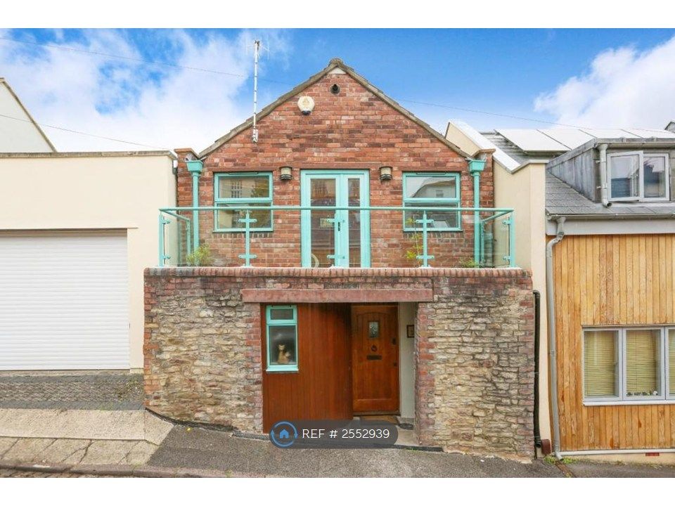 Property photo 2 of 11