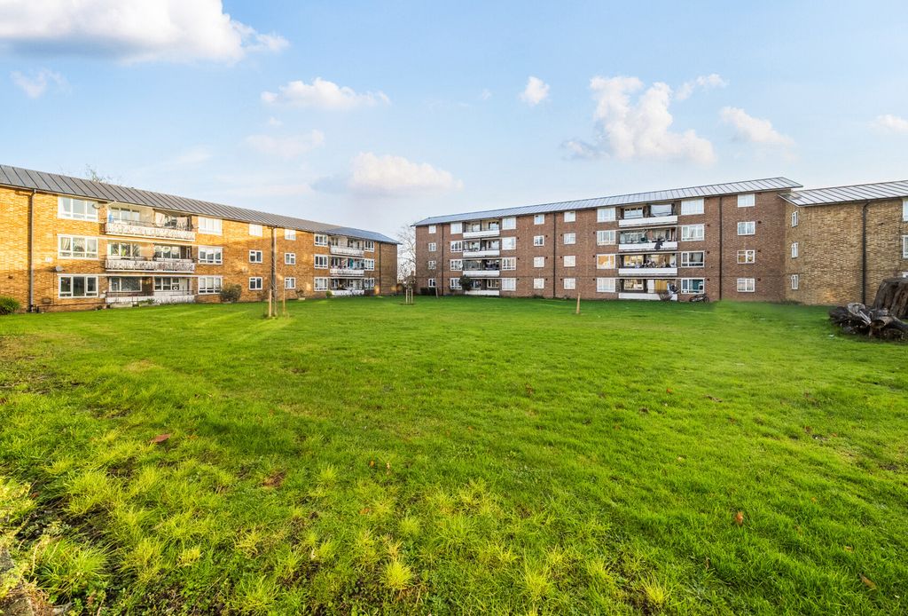 Property photo 3 of 9 1388543-5-69394F2...