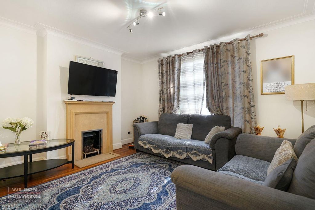 Property photo 3 of 13 Flat 8, Chyngton Court - Akrdgwywk5Eupimcv0Sx.Jpg