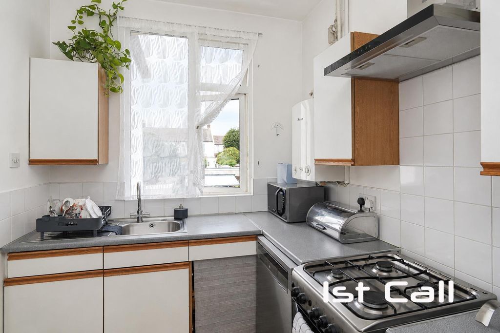 Property photo 3 of 10 Kitchen