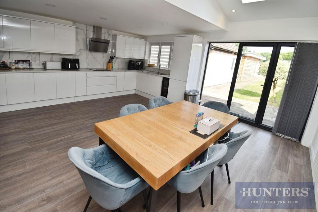 Property photo 2 of 18 Family -Living-Kitchen