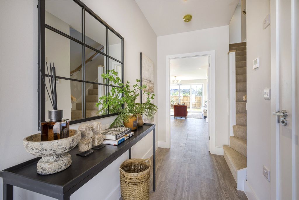 Property photo 3 of 11 Show Home