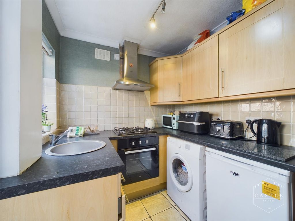 Property photo 3 of 9 Kitchen