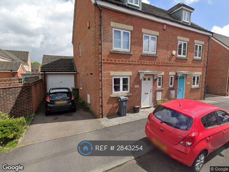 Property photo 1 of 15 3 Bedrooms Semi-Detached Town House With Garage
